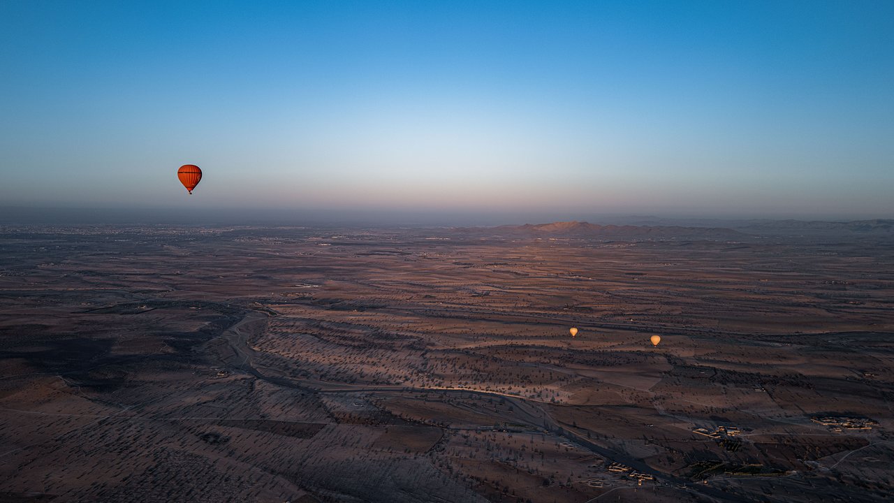 Aventure de 2 Jours au Départ de Casablanca : Quad, Dromadaire, Montgolfière et Dîner dans le Désert de Marrakech